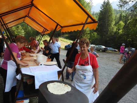 Na oglarskih dnevih v Gozdu Martuljku predstavili turistične zanimivosti Občine Razkrižje 56